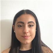 Estudiante de magisterio de primaria imparte clases a estudiantes de primaria, ESO y bachillerato